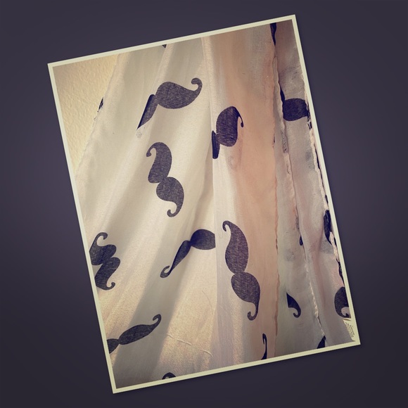 Accessories - Mustache scarf
